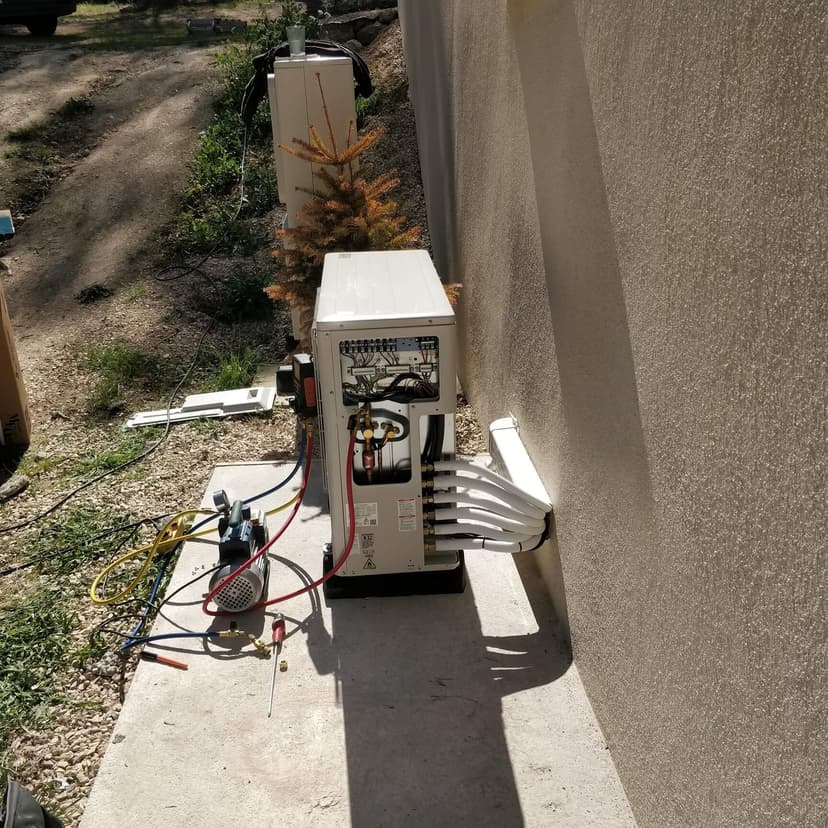 Connexions frigorifiques d'une climatisation