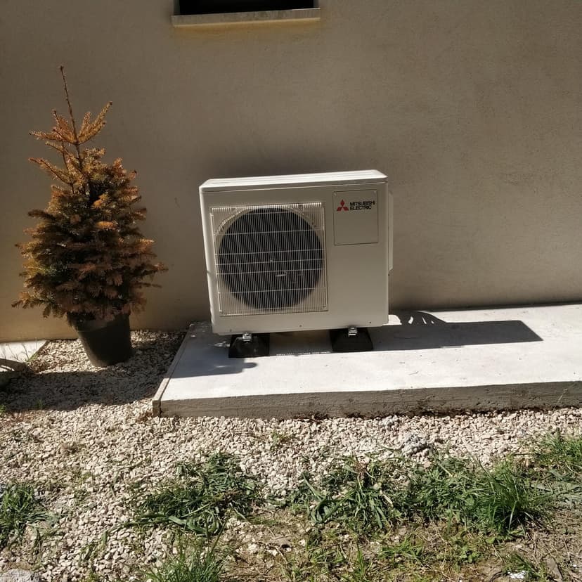 Pose d'une unité extérieure murale