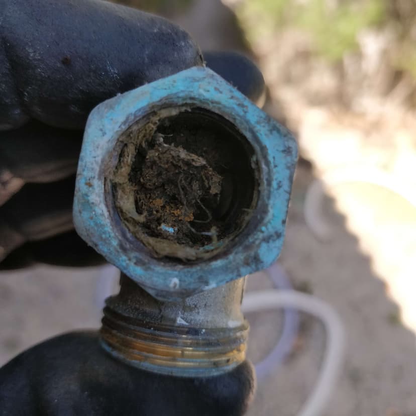 Boues dans un coude de canalisation