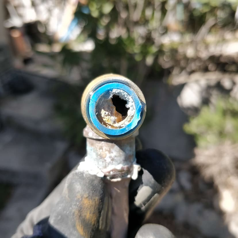 Conduite obstruée par le tartre et la corrosion